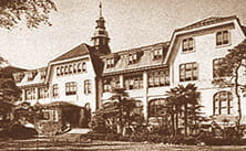 1909年完成の本館校舎